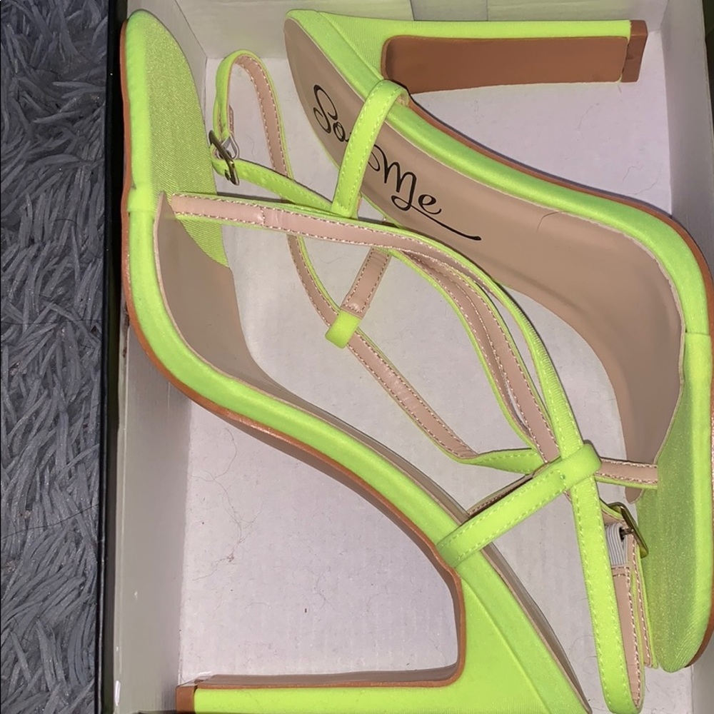 BRAND NEW NEVER WORN FASHION NOVA HEELS